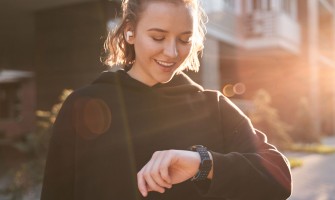 Γιατί είναι χρήσιμες οι φωνητικές λειτουργίες σε ένα smartwatch;